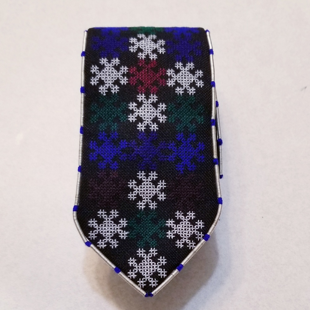 Men's traditional mien cross stitch tie